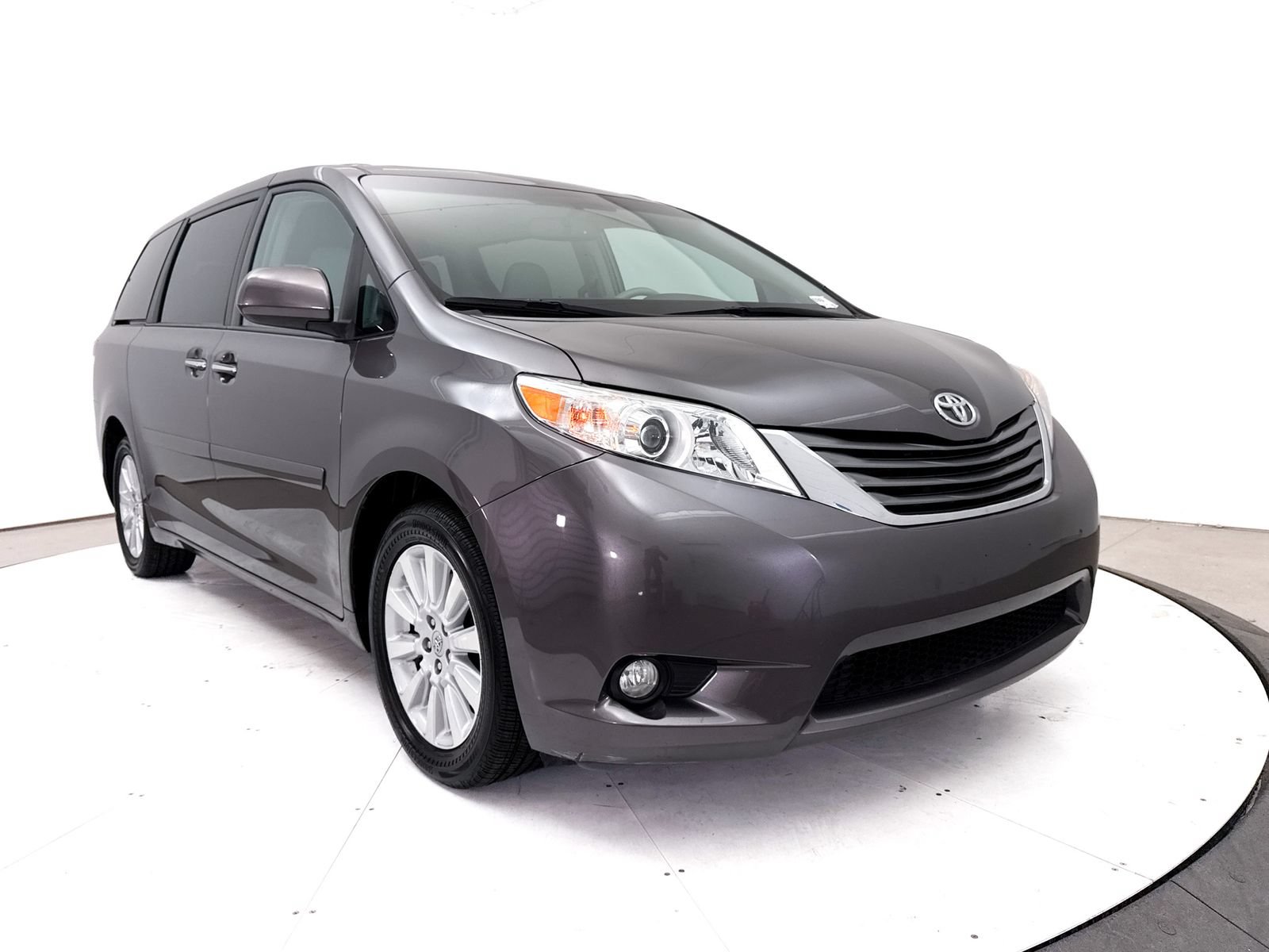 Used 2014 Toyota Sienna XLE w/ XLE Premium Package AWD/4WD image 13