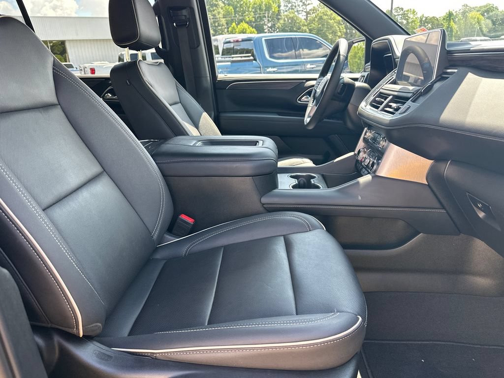 Used 2024 GMC Yukon XL SLT w/ SLT Luxury Package RWD image 14