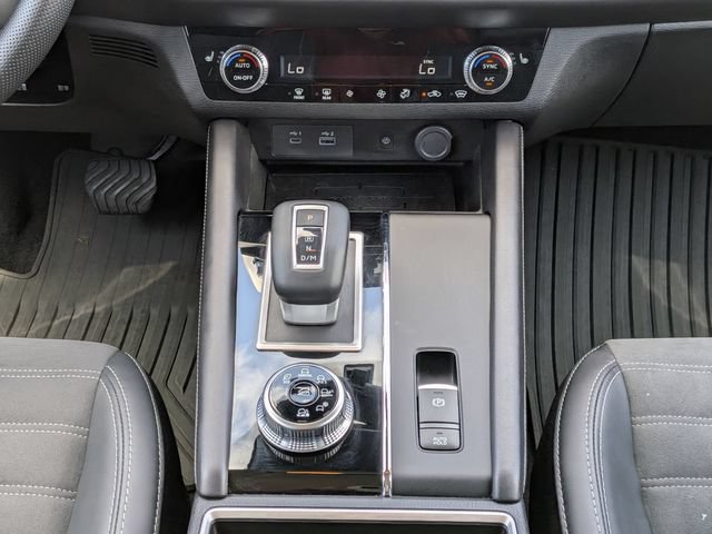 Used 2024 Mitsubishi Outlander SE AWD/4WD image 18