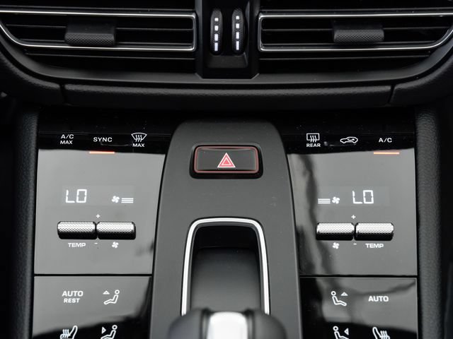 Certified 2025 Porsche Macan AWD/4WD image 19