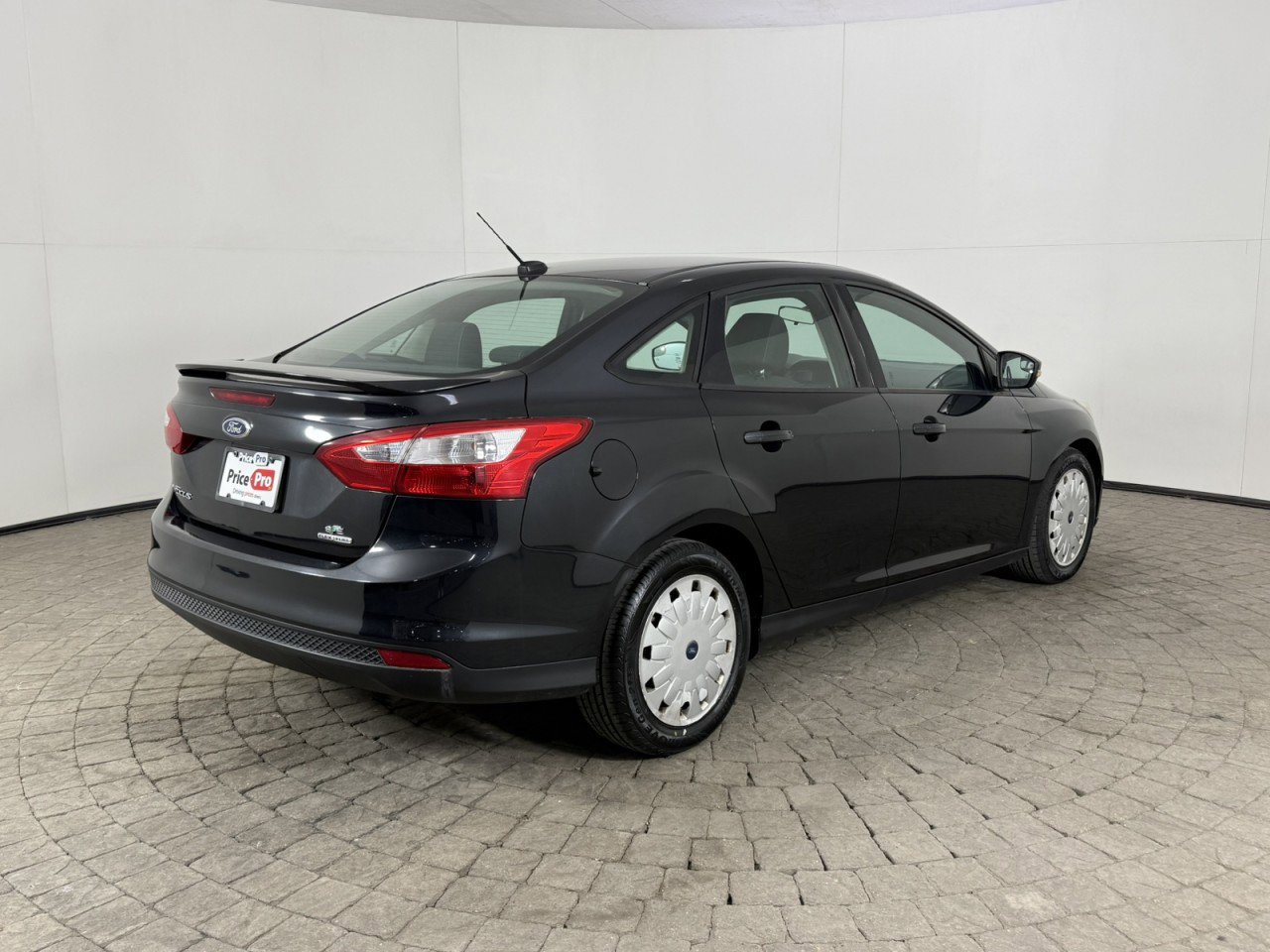 Used 2013 Ford Focus SE w/ SE Winter Pkg image 10