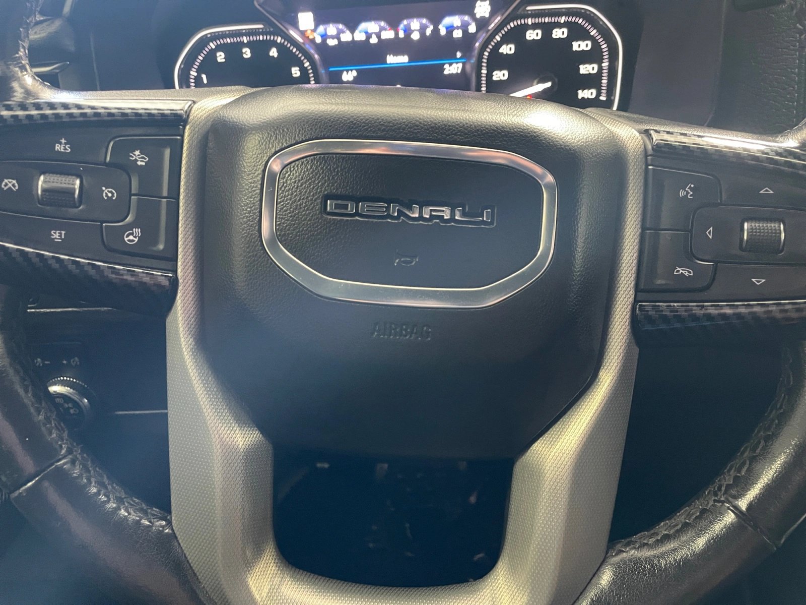 Used 2021 GMC Yukon Denali w/ Denali Premium Package AWD/4WD image 10