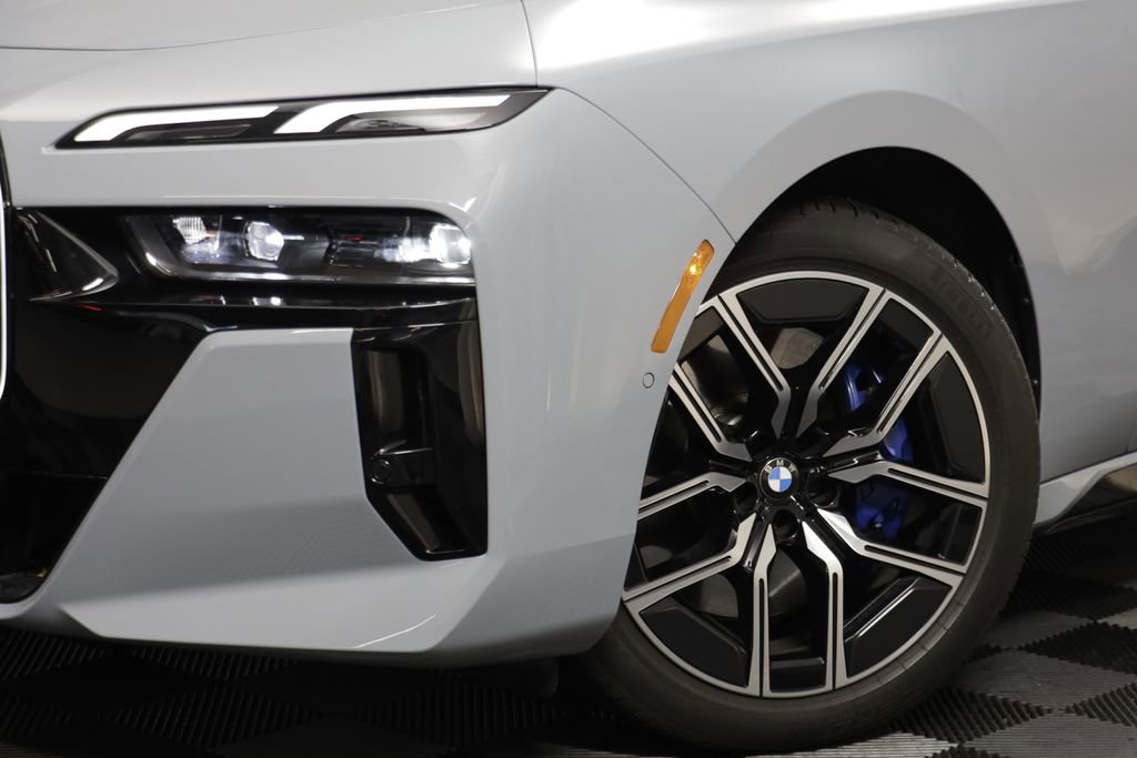 Certified 2025 BMW 740i xDrive AWD/4WD image 3