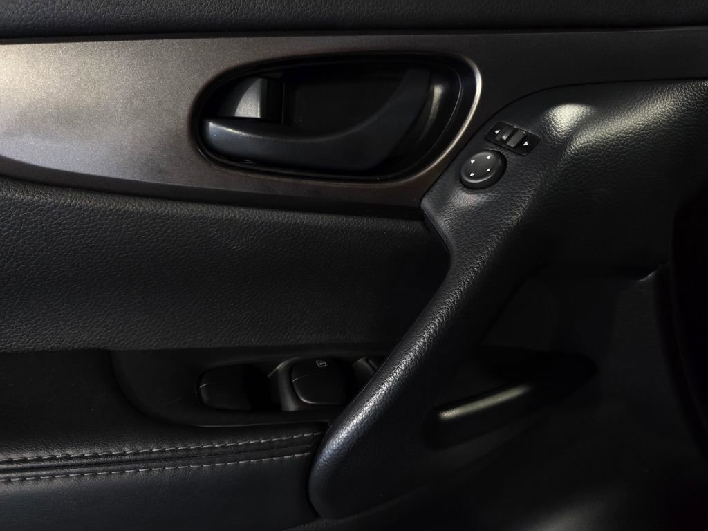 Used 2020 Nissan Rogue Sport S FWD image 13