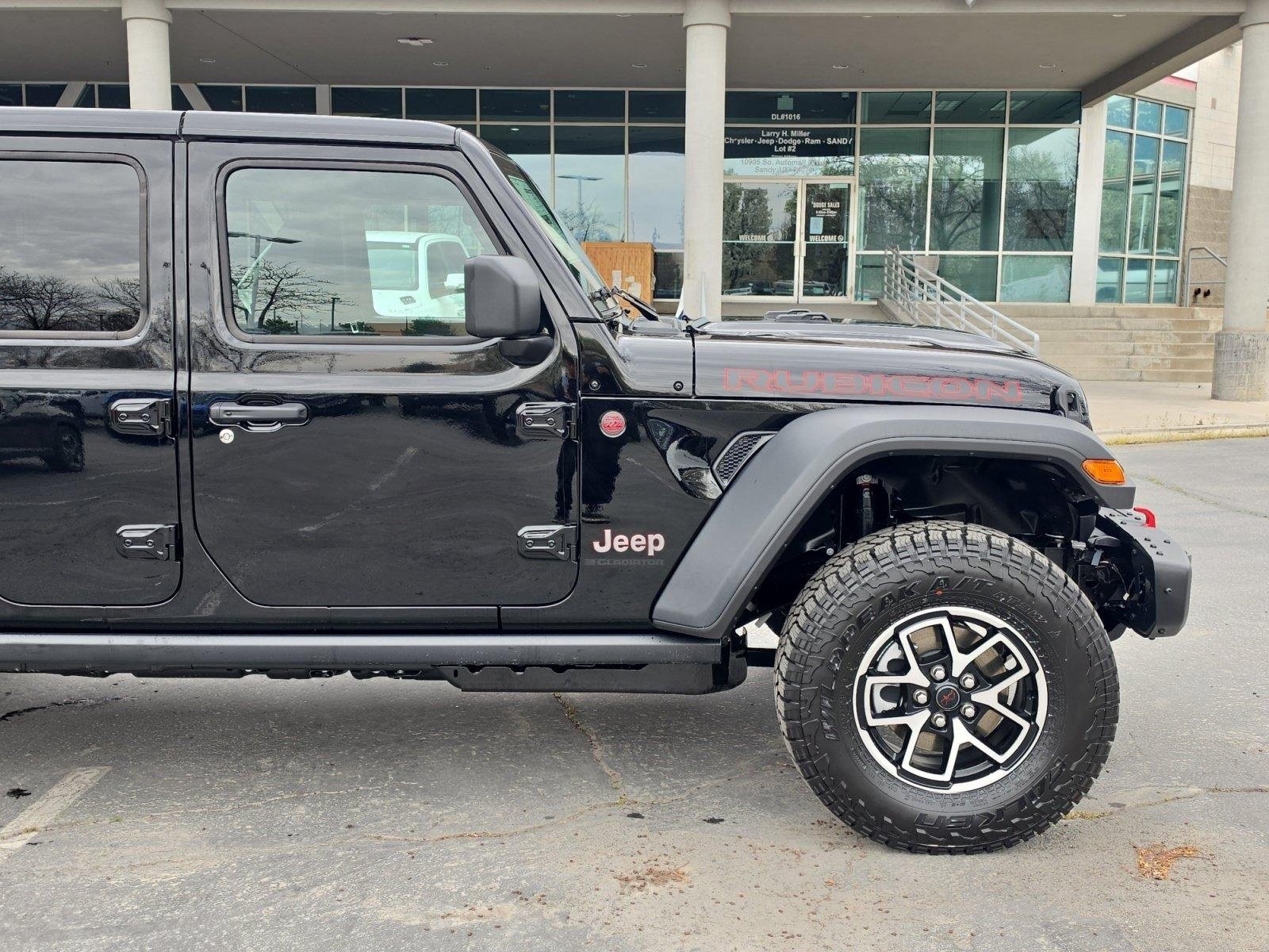 New 2026 Jeep Gladiator Rubicon w/ Steel Bumper Group AWD/4WD image 12