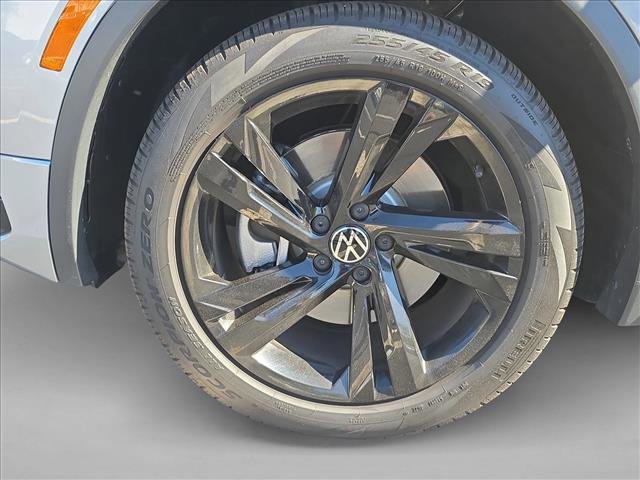 Used 2023 Volkswagen Tiguan SE R-Line FWD image 24
