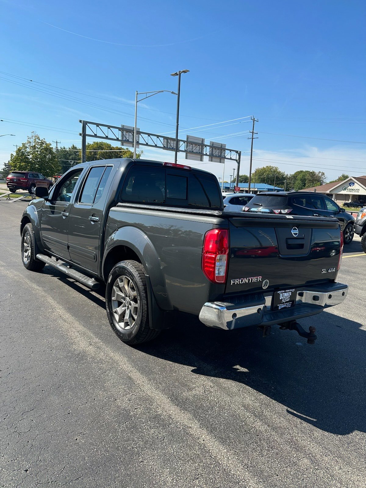Used 2014 Nissan Frontier SL w/ SL Moonroof Package AWD/4WD image 3