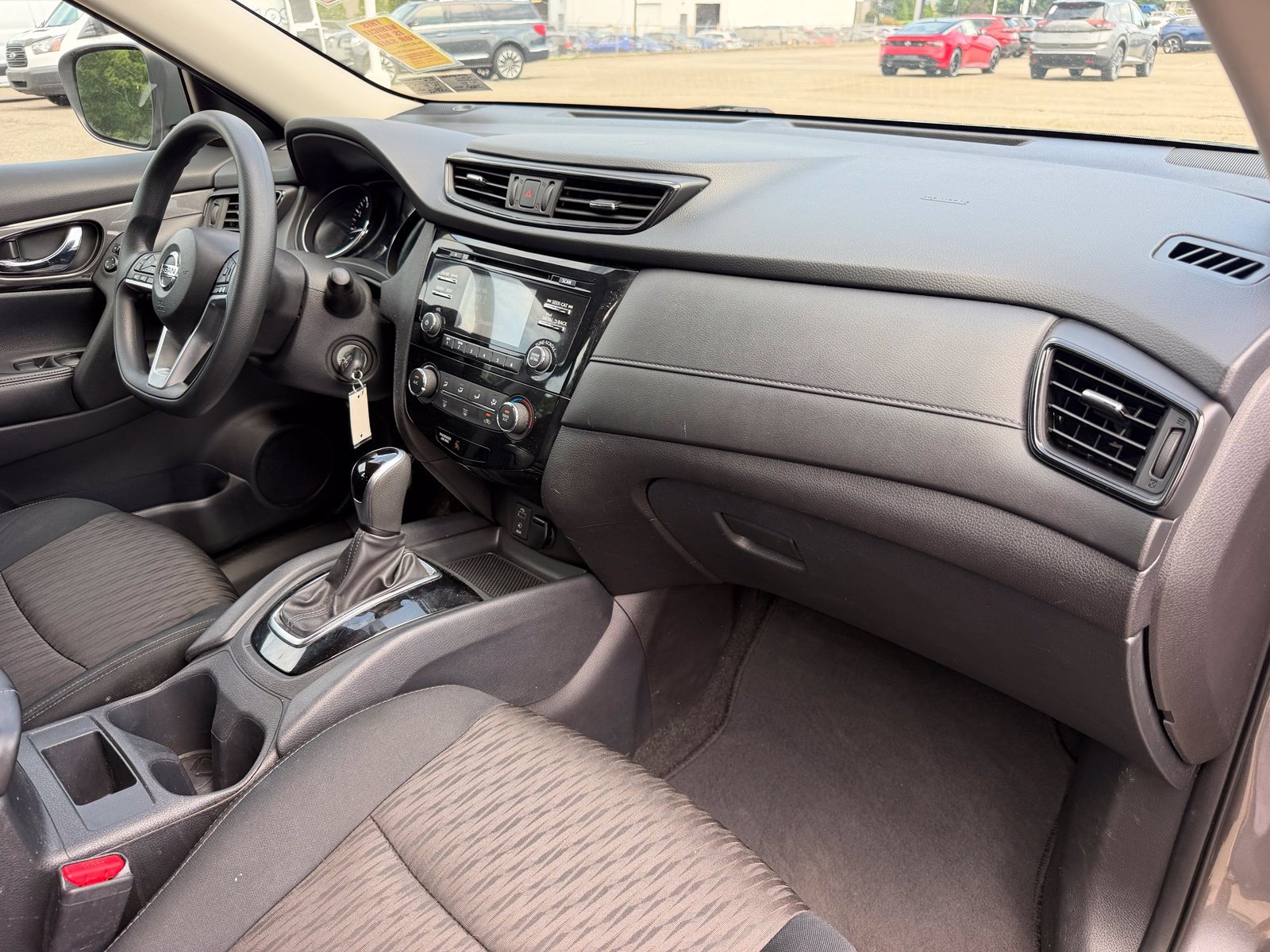 Used 2017 Nissan Rogue S AWD/4WD image 34