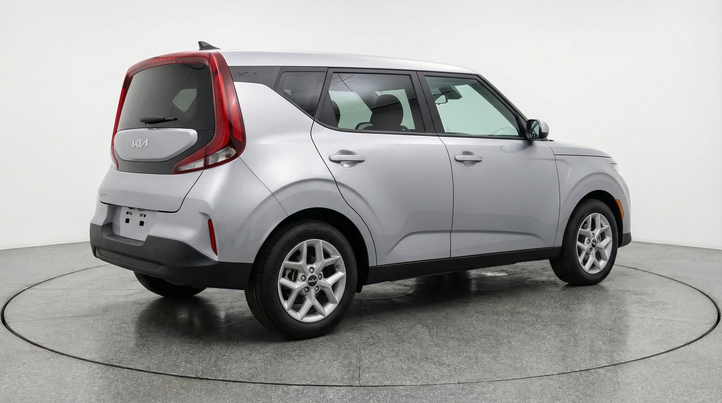 Used 2025 Kia Soul LX w/ LX Technology Package FWD image 9
