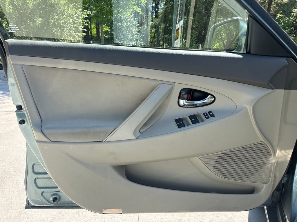 Used 2011 Toyota Camry LE FWD image 14