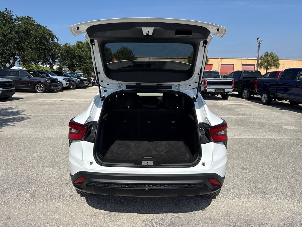 Used 2024 Chevrolet Trax RS w/ Driver Confidence Package FWD image 26