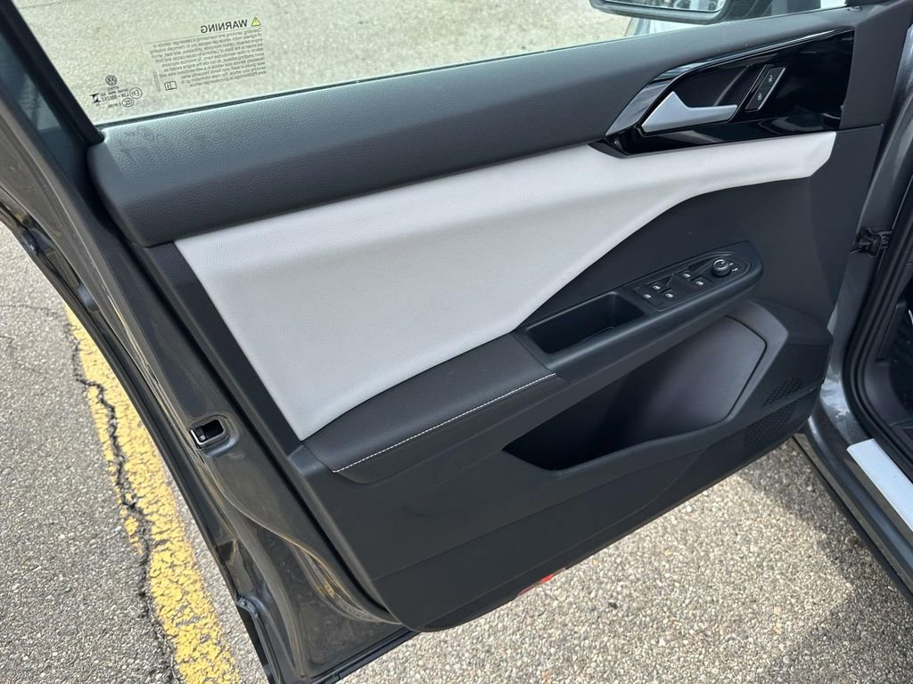 New 2025 Volkswagen Taos S image 10