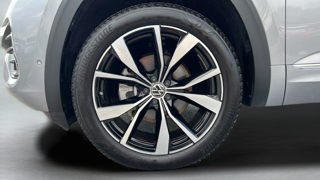 Used 2024 Volkswagen Atlas SEL Premium R-Line AWD/4WD image 9