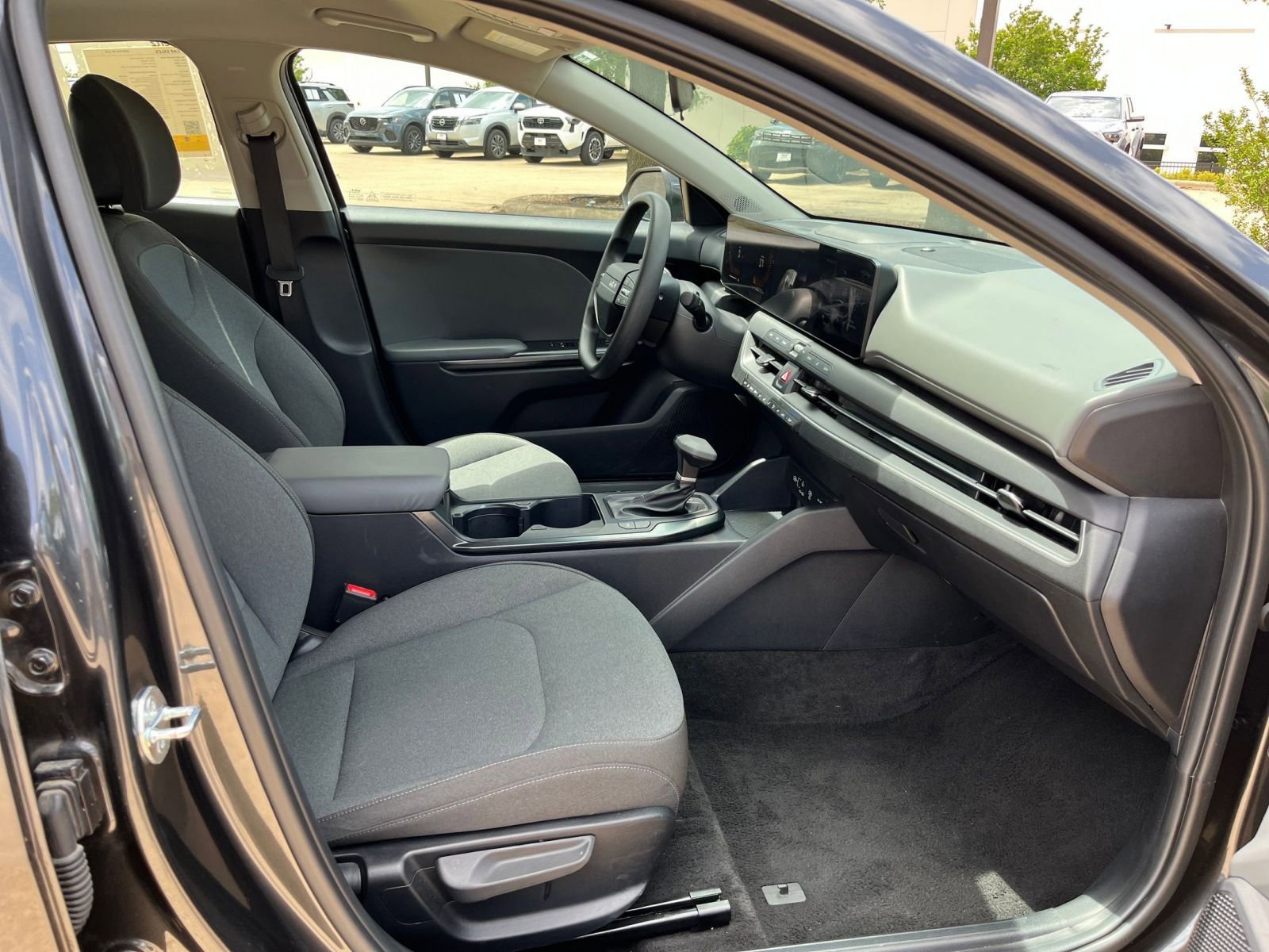 Used 2025 Kia K4 LXS image 39