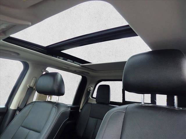 Used 2020 Nissan Titan SL w/ Moonroof Package image 12