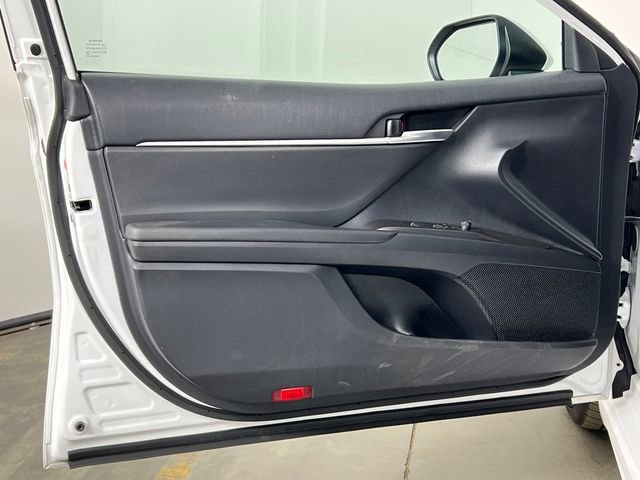 Used 2024 Toyota Camry SE image 18