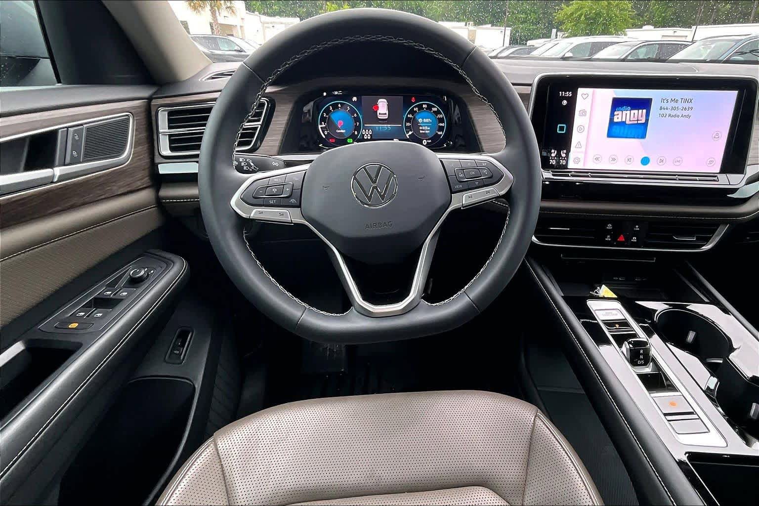 Used 2024 Volkswagen Atlas SEL AWD/4WD image 6