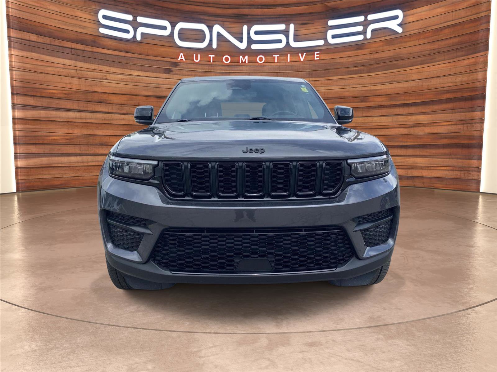 Used 2022 Jeep Grand Cherokee Altitude AWD/4WD image 10