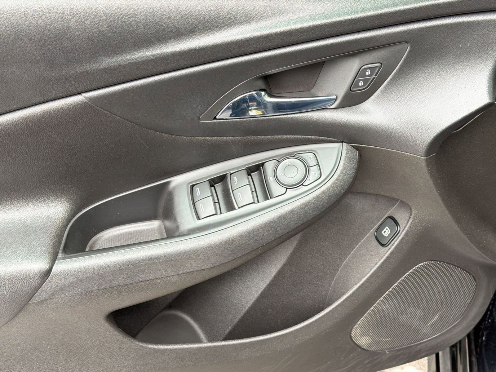 Used 2018 Chevrolet Volt LT w/ Comfort Package FWD image 12
