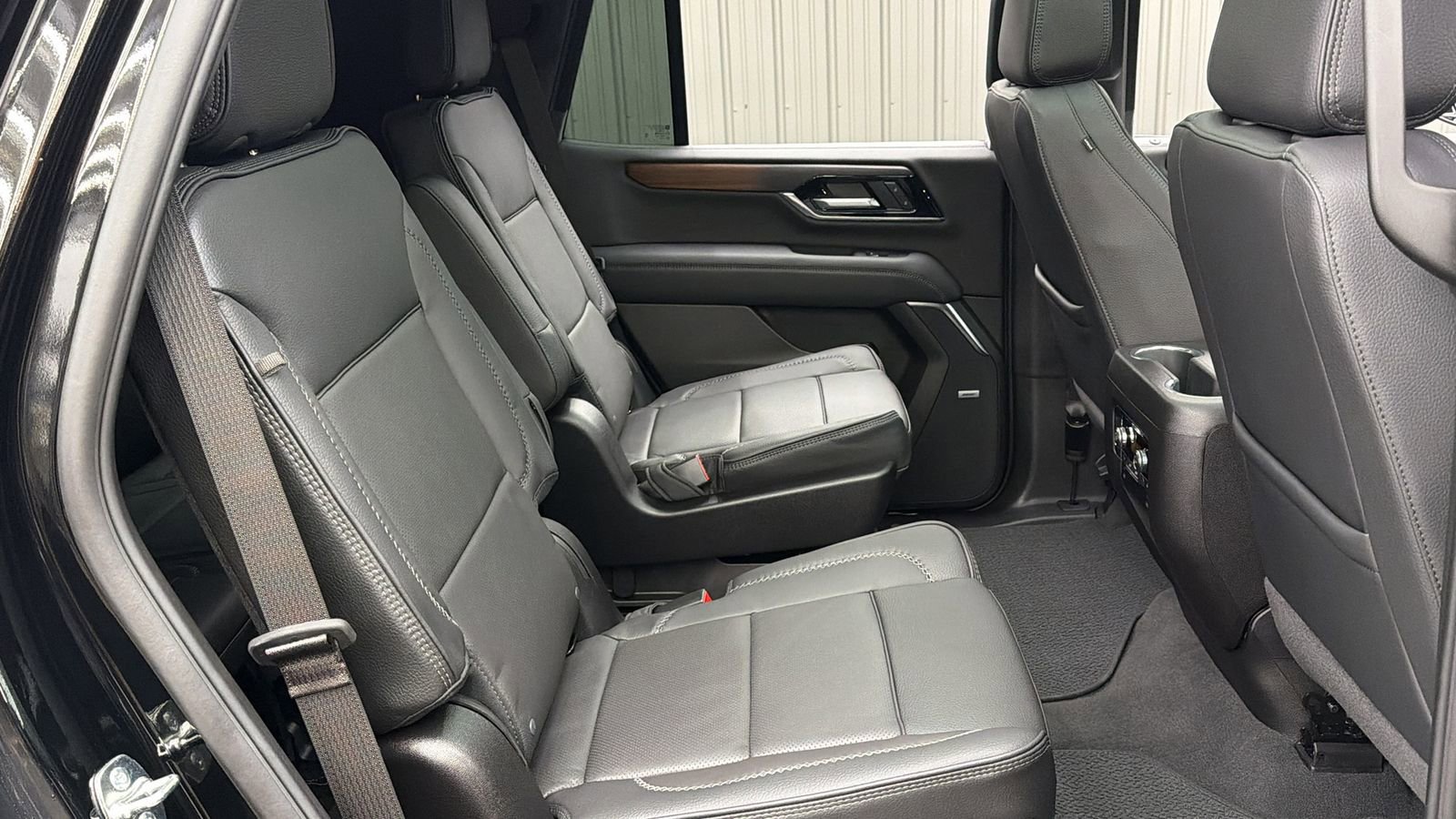 Used 2026 GMC Yukon Denali w/ Sun & Power Step Package AWD/4WD image 37