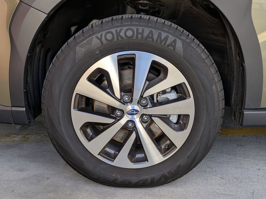 Used 2025 Subaru Outback Premium image 31