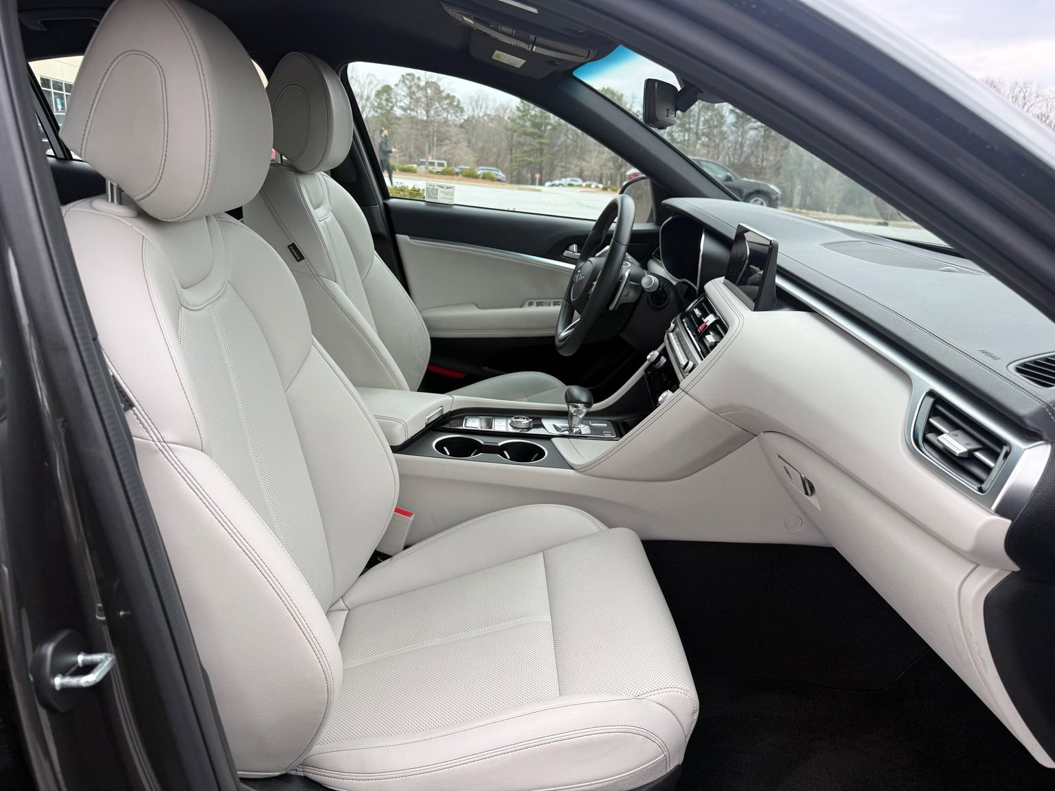 Used 2025 Genesis G70 2.5T image 32