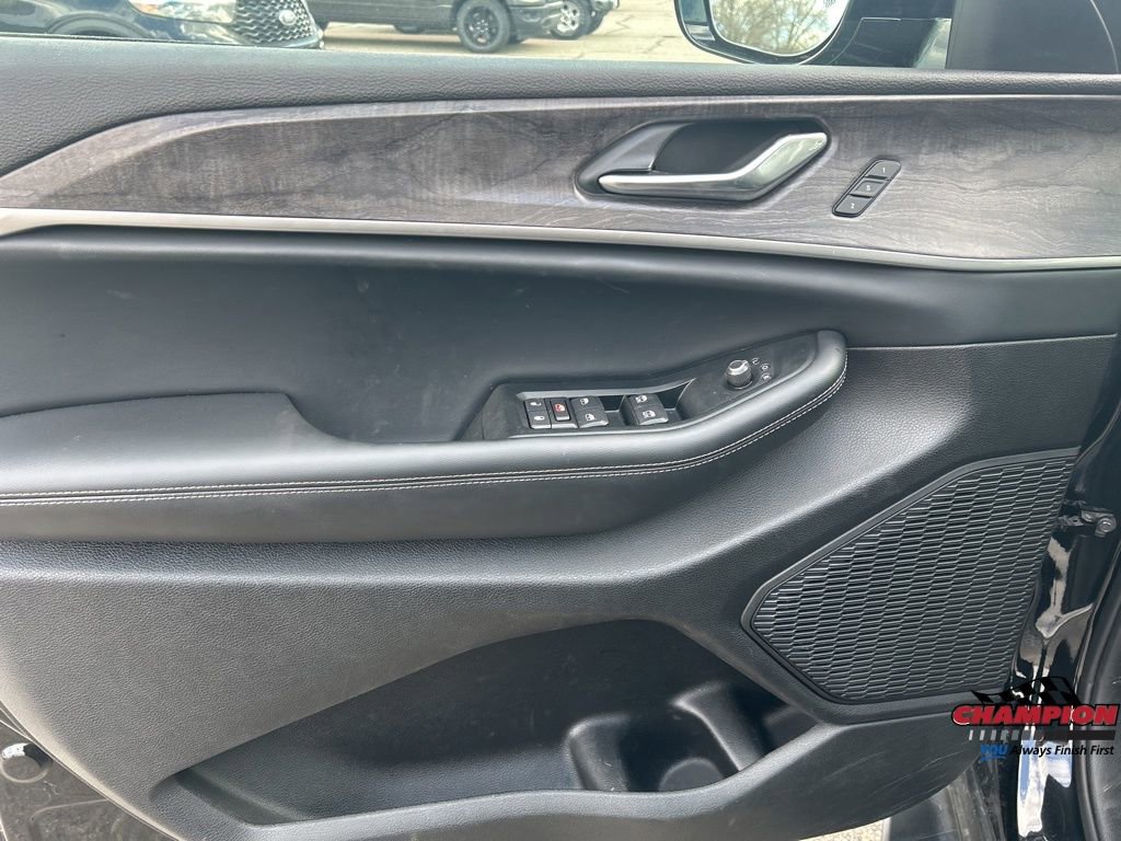 Used 2025 Jeep Grand Cherokee L Limited w/ Luxury Tech Group II AWD/4WD image 11