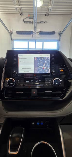 Used 2022 Toyota Highlander XLE image 18