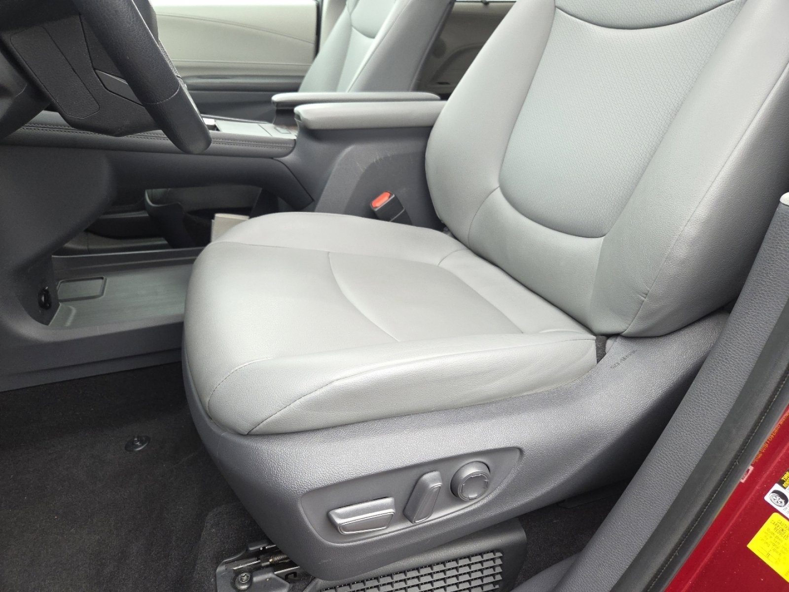 Used 2021 Toyota Sienna XLE w/ XLE Plus Package image 25