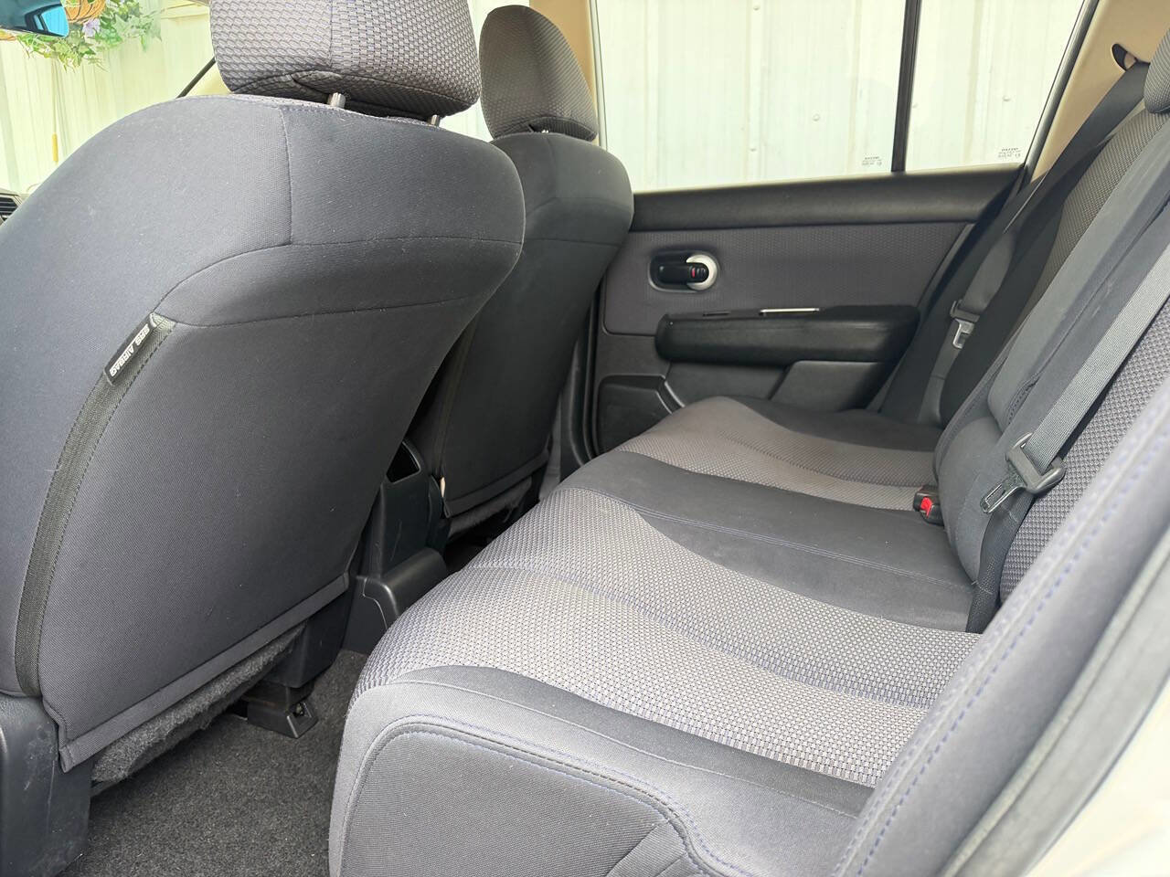 Used 2009 Nissan Versa Hatchback w/ Convenience Pkg FWD image 23