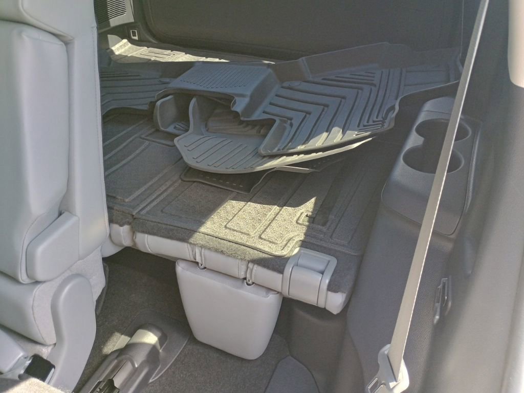 Used 2025 Toyota Highlander XLE AWD/4WD image 18