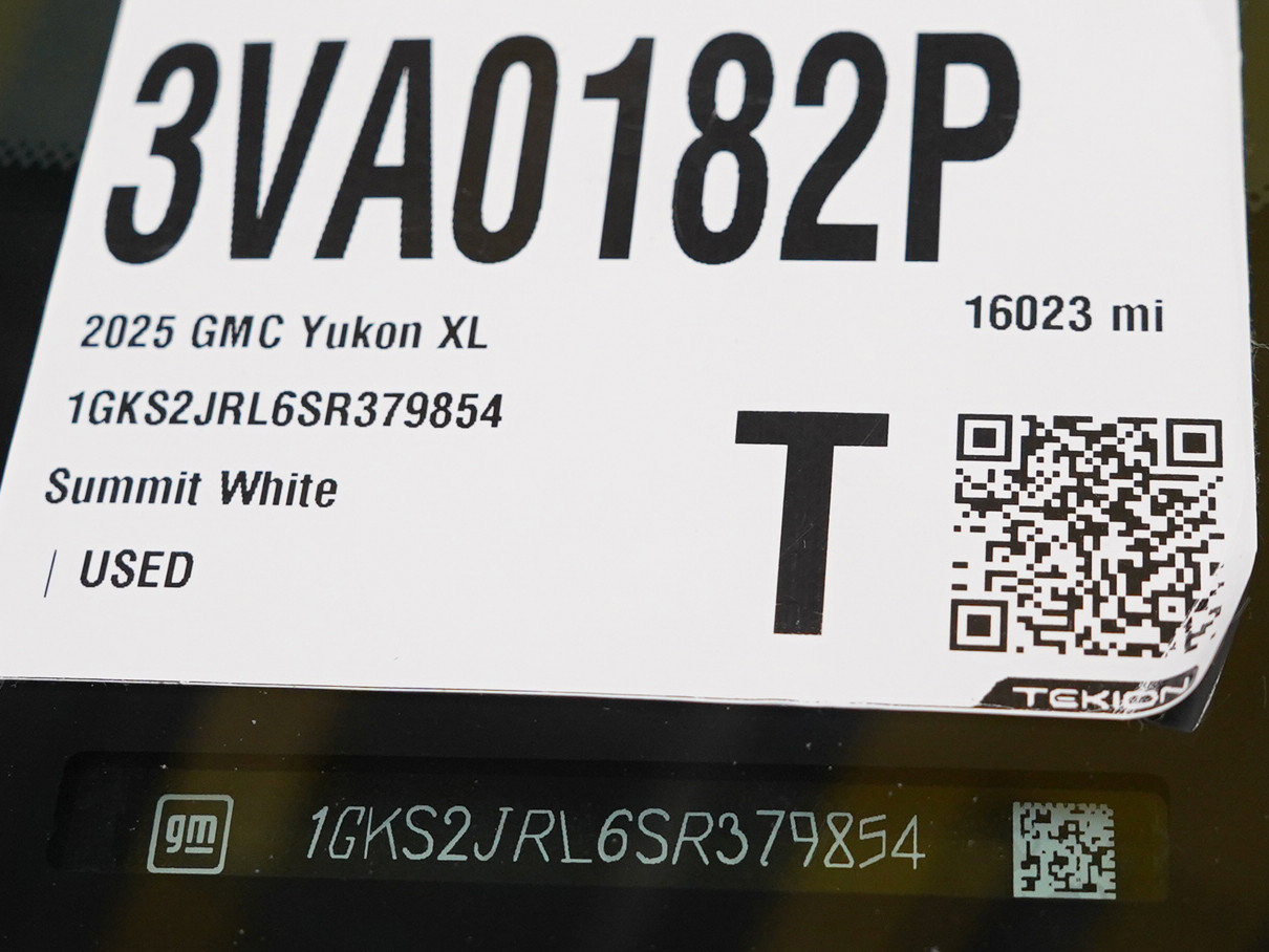 Used 2025 GMC Yukon XL Denali AWD/4WD image 36