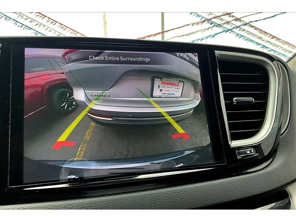 Used 2024 Chrysler Pacifica Touring-L image 28