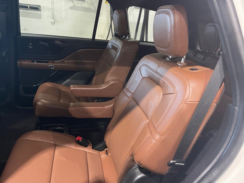 Used 2023 Lincoln Aviator Reserve w/ Equipment Group 201A image 18