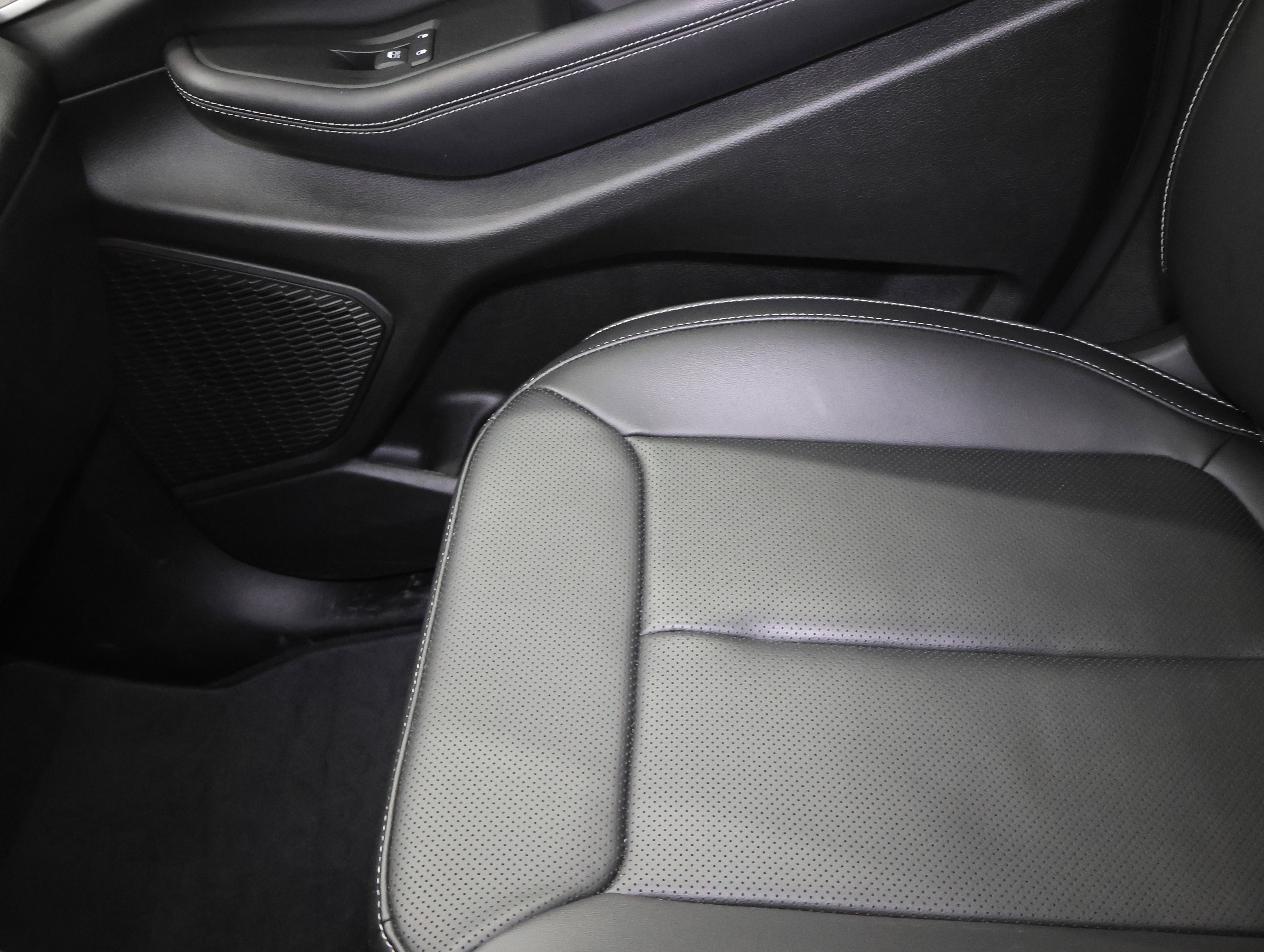 Used 2025 Jeep Grand Cherokee Limited w/ Luxury Tech Group II image 14