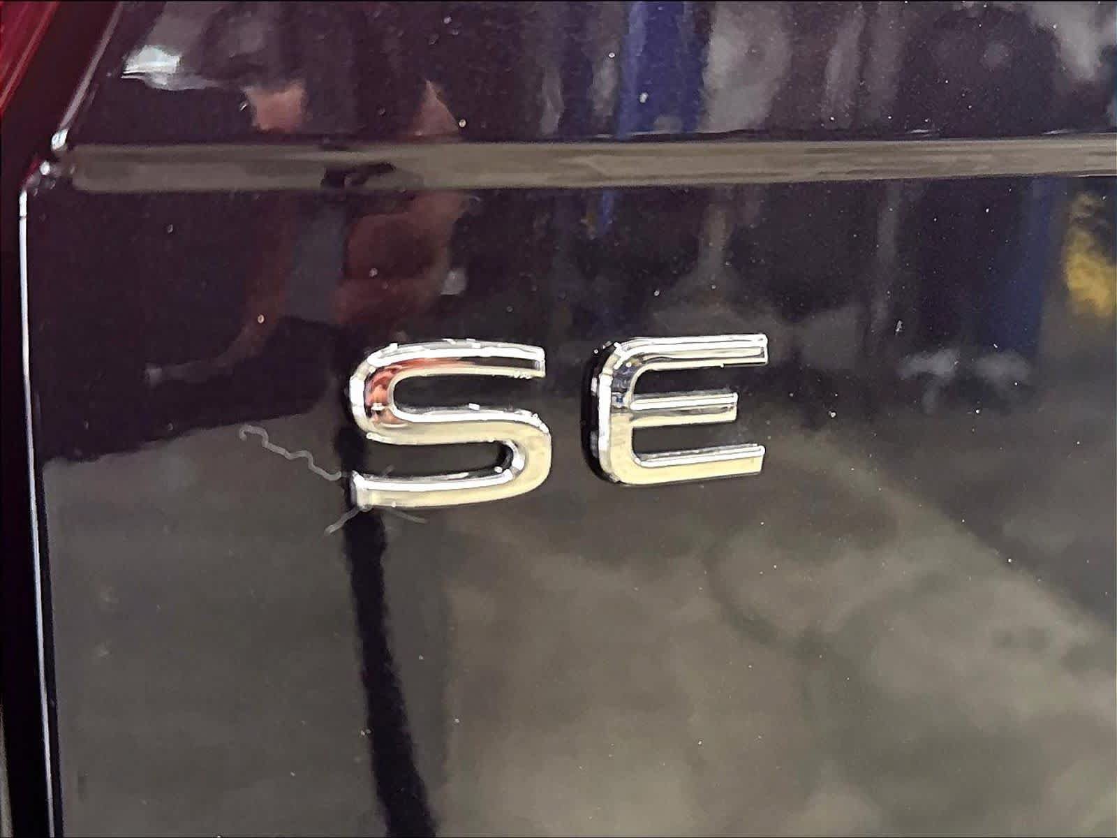 Used 2023 Volkswagen Tiguan SE R-Line FWD image 27
