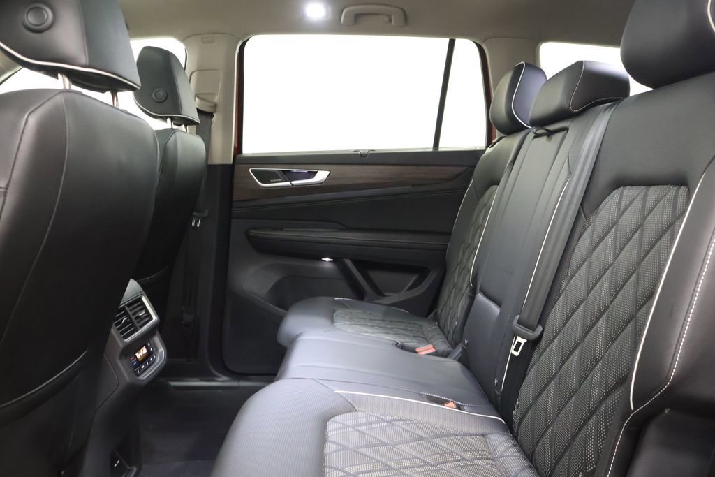 Used 2024 Volkswagen Atlas SEL Premium R-Line image 27
