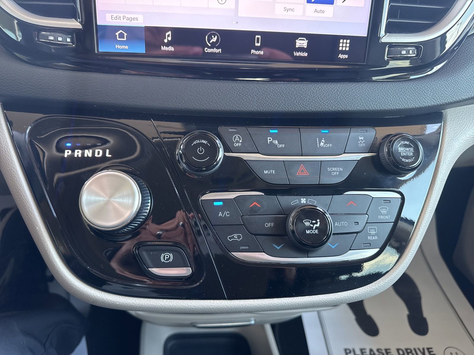 Used 2024 Chrysler Pacifica Touring-L FWD image 30