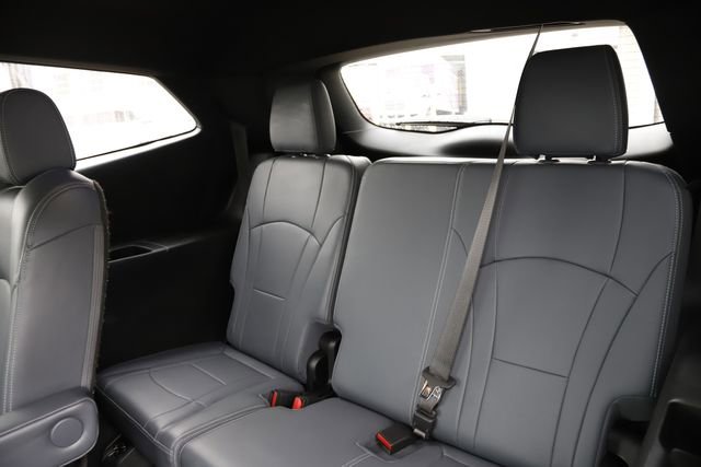 Used 2022 Buick Enclave Essence FWD image 17