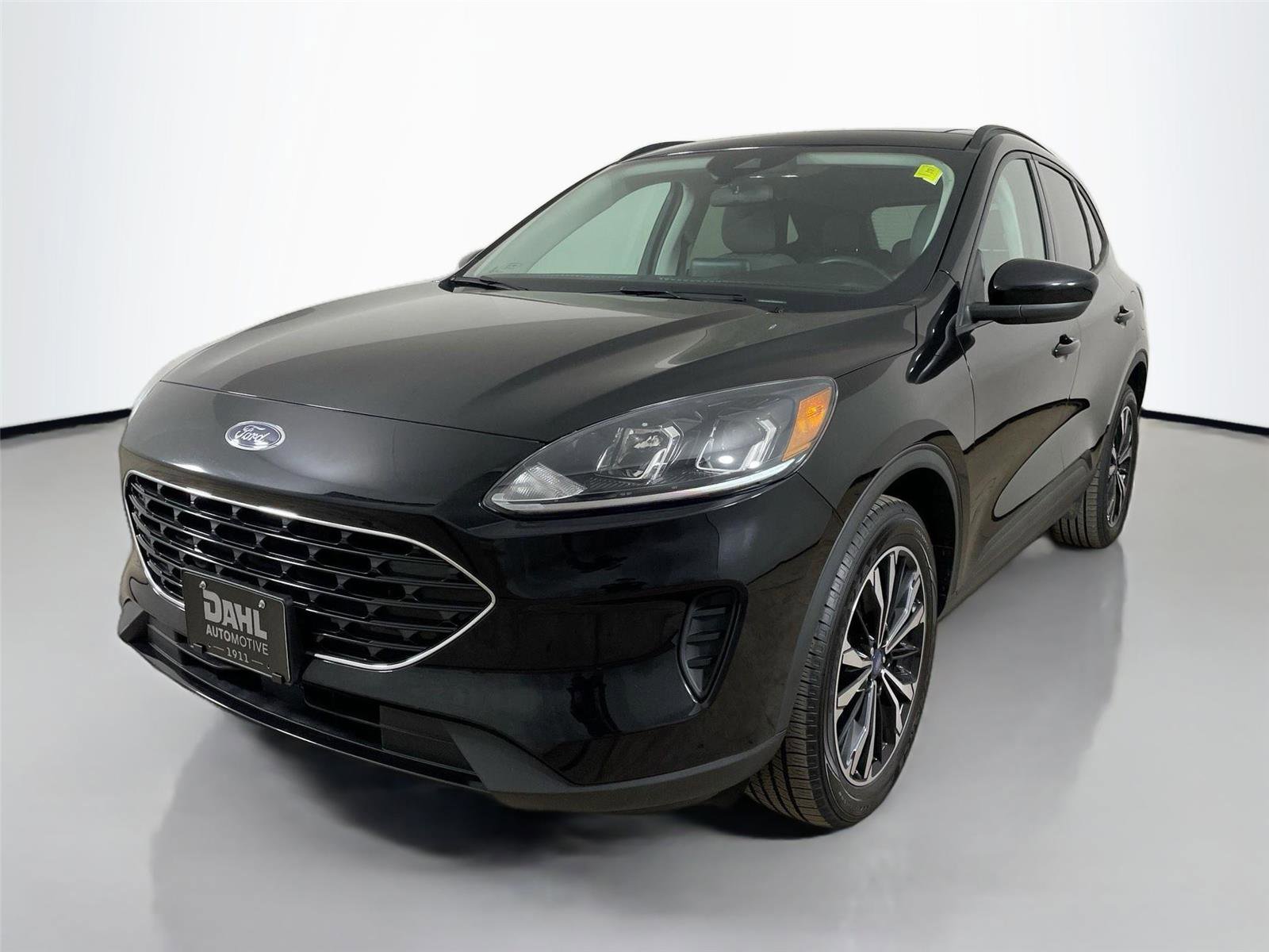 Used 2022 Ford Escape SE w/ SE Sport Appearance Package AWD/4WD image 4
