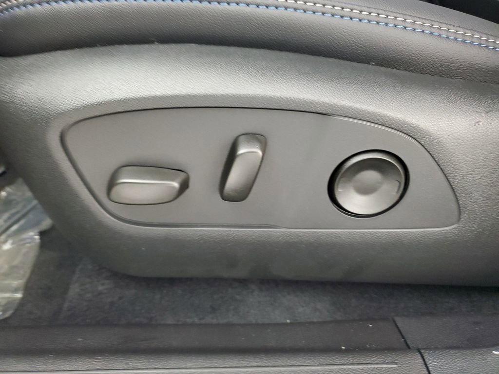 New 2026 Chevrolet Equinox EV LT image 28