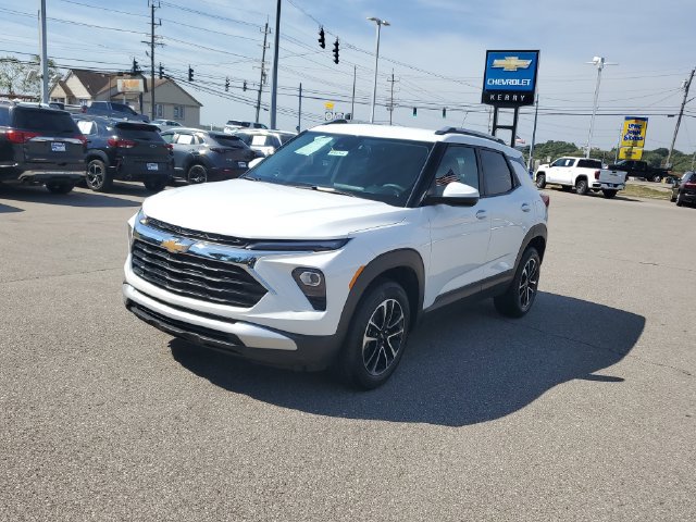Used 2026 Chevrolet TrailBlazer LT AWD/4WD image 2