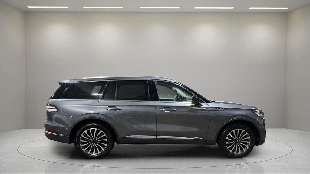 Certified 2023 Lincoln Aviator Reserve w/ Elements Package Plus image 2