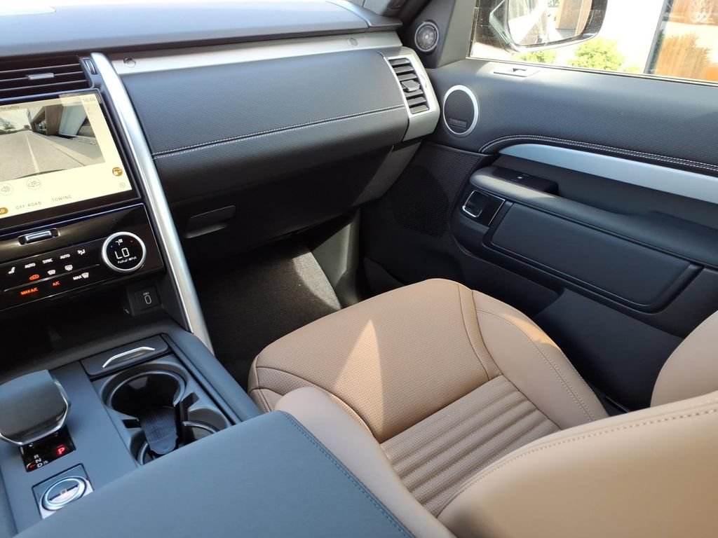New 2026 Land Rover Discovery Limited Edition AWD/4WD image 23