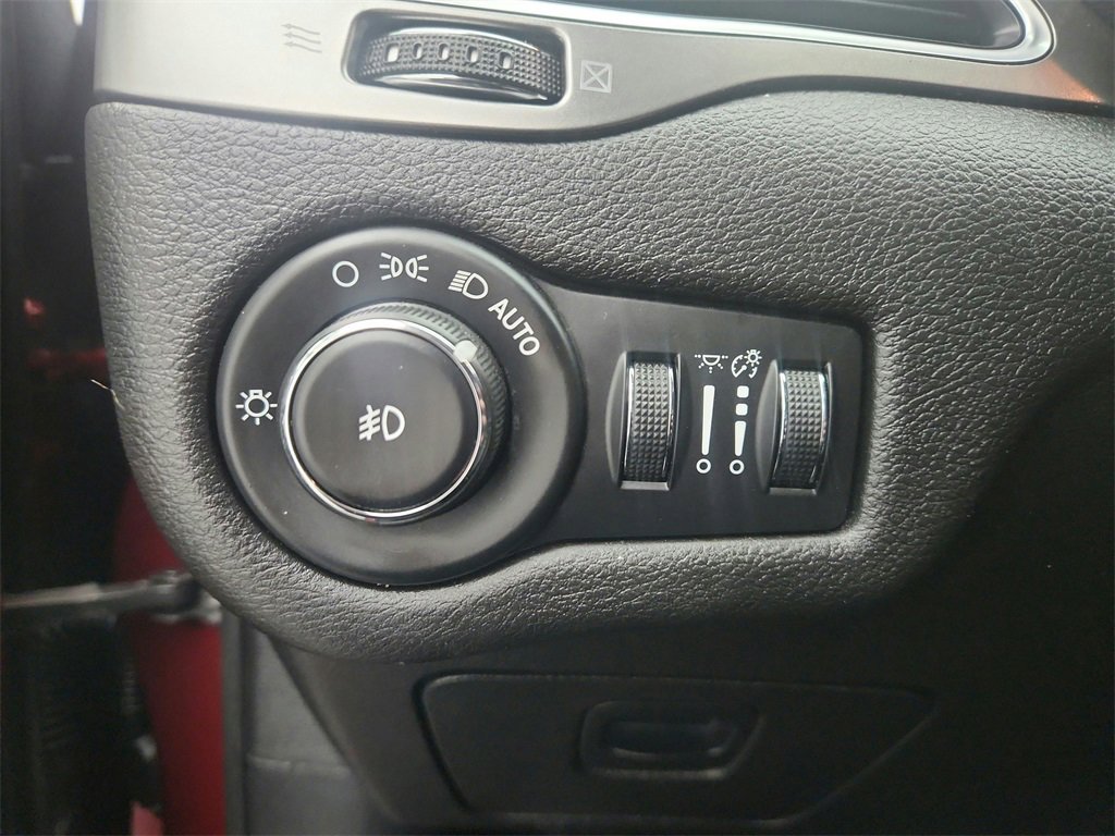 Used 2019 Jeep Cherokee Latitude Plus image 26