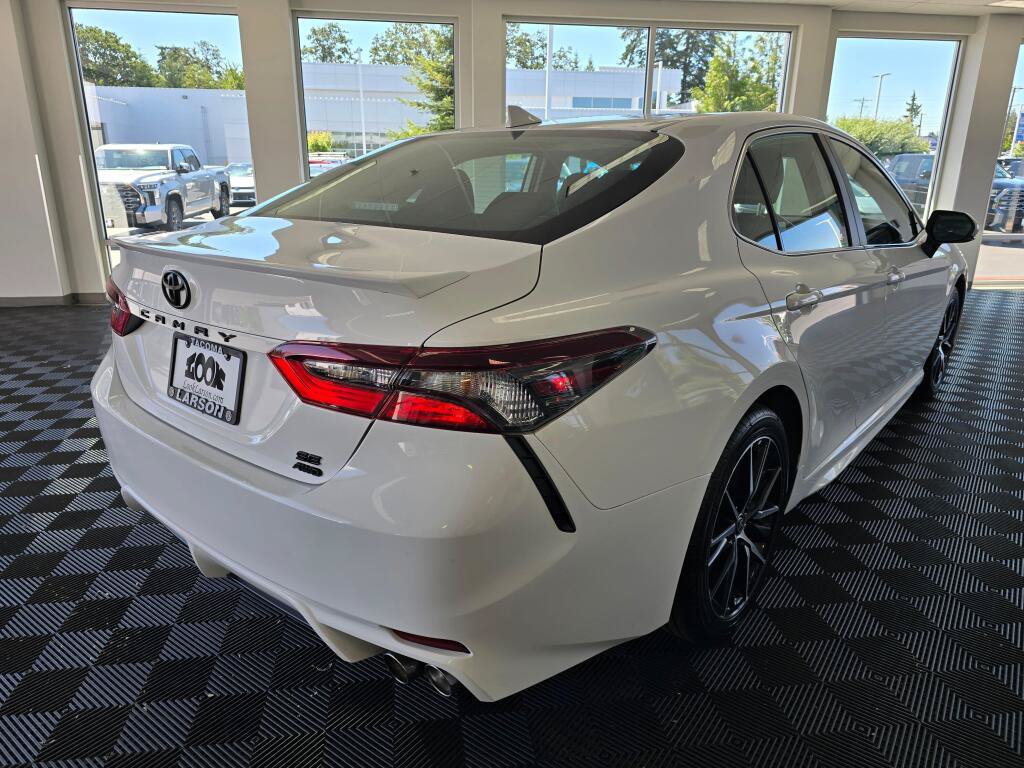 Used 2023 Toyota Camry SE AWD/4WD image 3