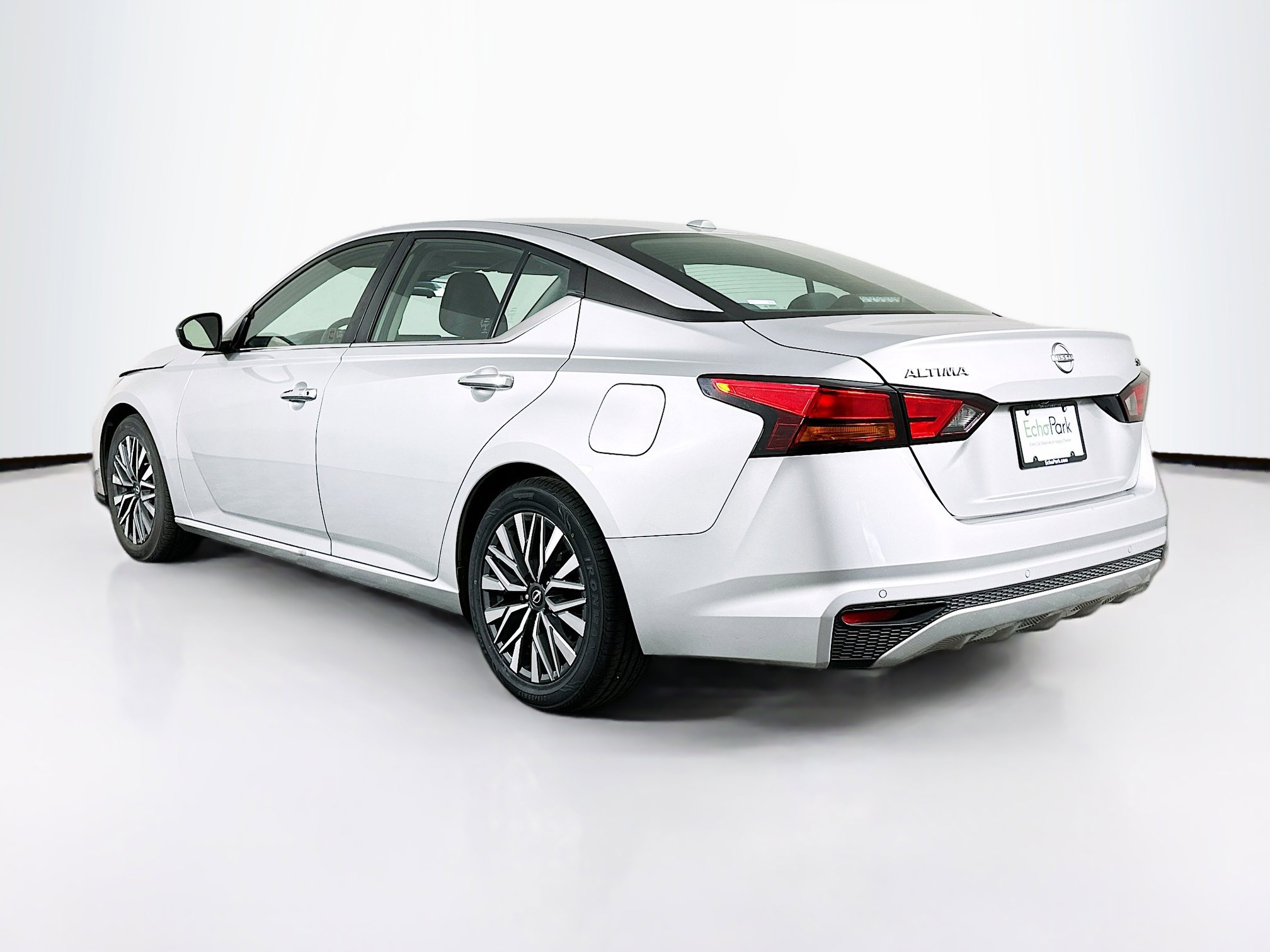 Used 2024 Nissan Altima 2.5 SV image 5