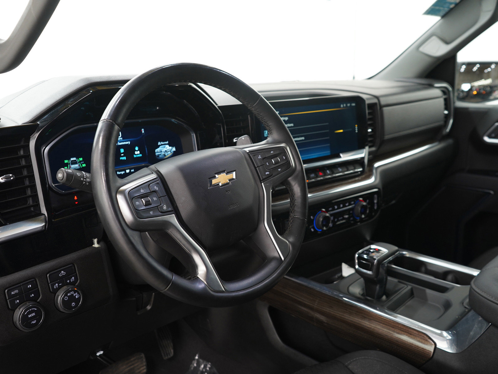 Used 2023 Chevrolet Silverado 1500 LT w/ Z71 Off-Road Package AWD/4WD image 25
