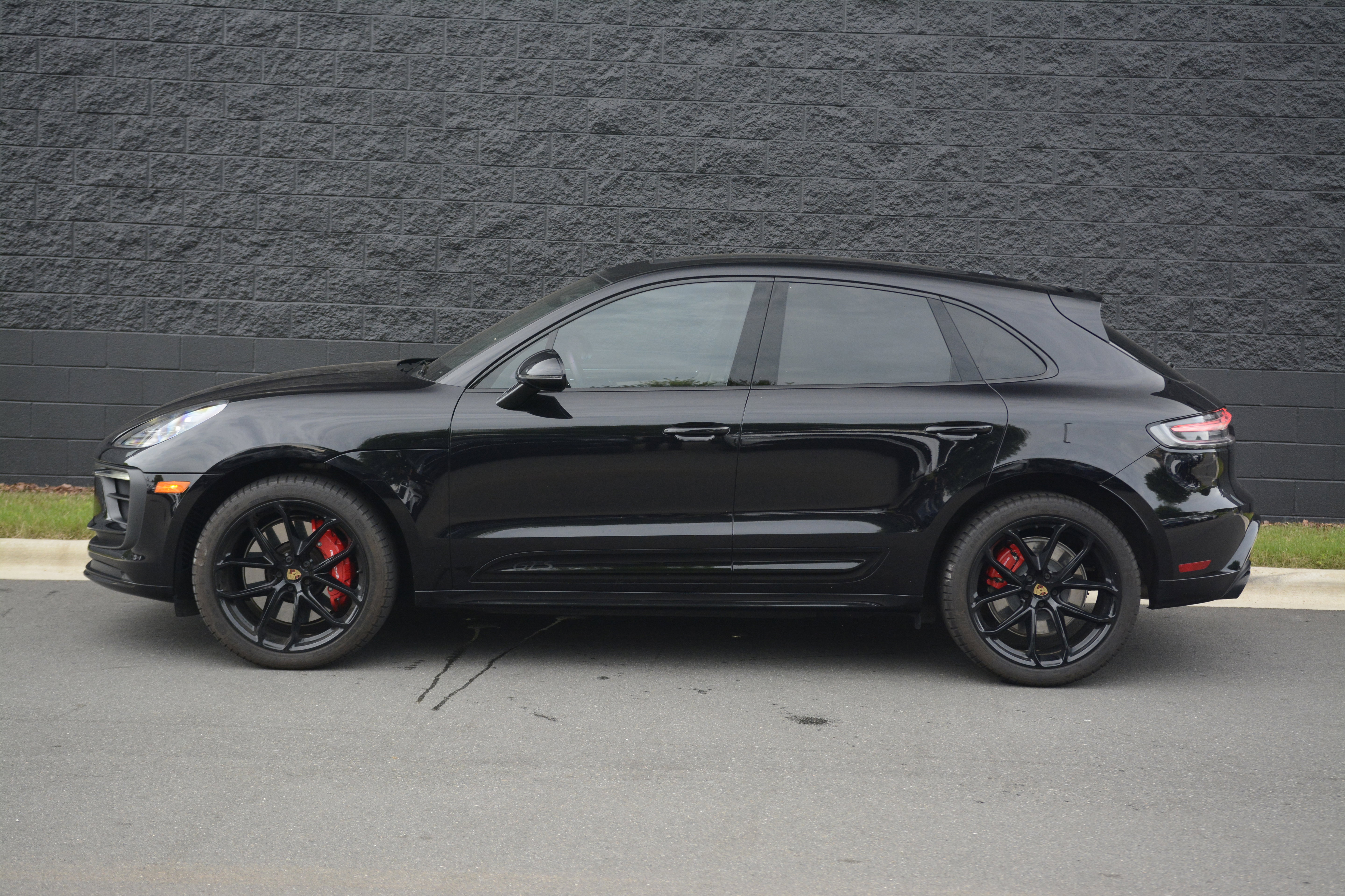 Certified 2023 Porsche Macan GTS AWD/4WD image 2