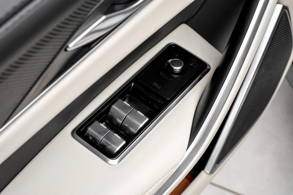 Used 2023 Jaguar F-PACE SVR image 33